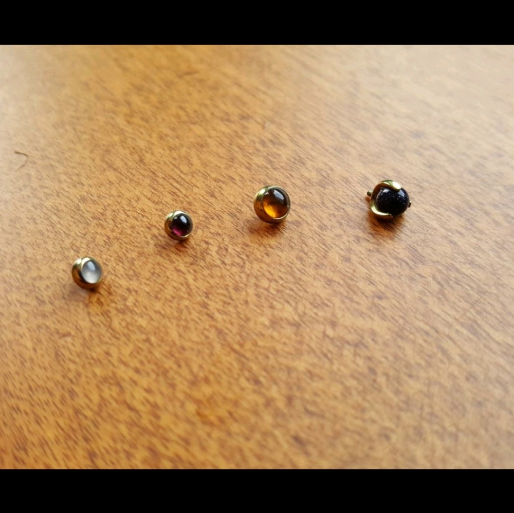 piercing jewelry: precious stone screw ons